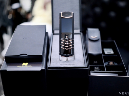 Signature S Pure Black Mix Gold